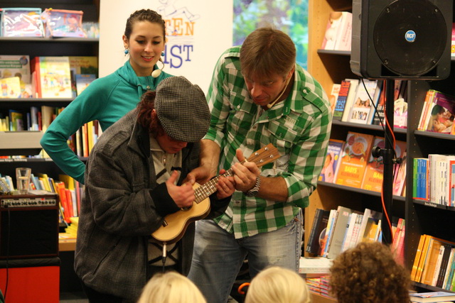 gal/2010/2010 Saitentwist Mayersche 13.11. Tierisches/2010 Saitentwist Mayersche 13.11. 131.jpg